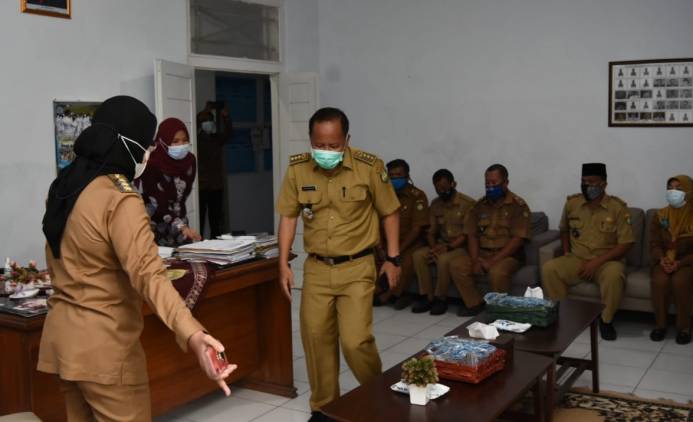 CuplikCom-Sidak-Bupati-Nina-Temukan-Absensi-ASN-Bermasalah-15032021131445-IMG_20210315_130637.jpg