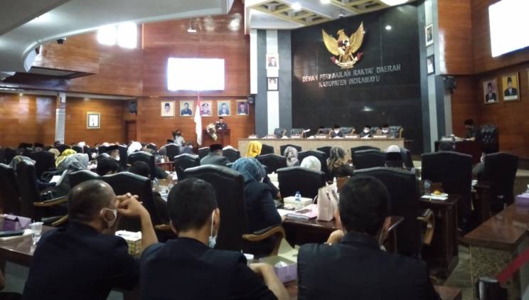 CuplikCom-Sidang-Interpelasi,-Fraksi-Merput-dan-Golkar-Cecar-Pertanyaan-Begini-12022022062122-paripurna_dprd_indramayu1.jpg
