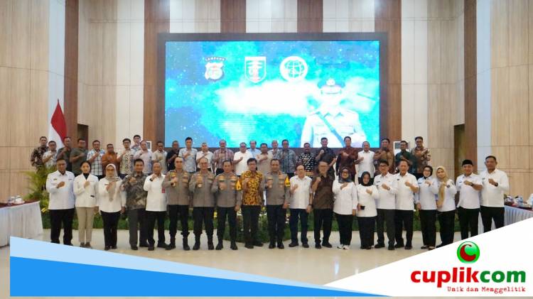 CuplikCom-Silaturahmi-Kapolda-Bupati-Perkuat-Koordinasi-Hadapi-Konflik-Perkebunan-di-Lampung-19112025204525-AddText_11-19-08.43.31.jpg