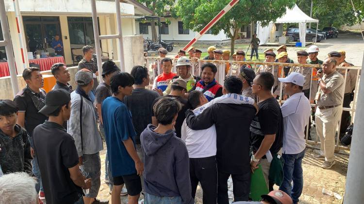 Simulasi MEEP Level III Kilang Balongan, Warga Dievakuasi, TNI Polri Turun Kendalikan Massa CuplikCom-Simulasi-MEEP-Level-III-Kilang-Balongan,-Warga-Dievakuasi,-TNI-Polri-Turun-Kendalikan-Massa-27112025185343-IMG_20251127_185151_703.jpg