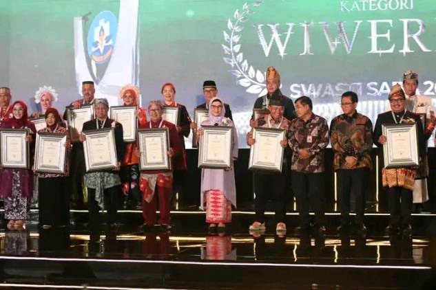 CuplikCom-Sukses-Tingkatkan-Kualitas-Kesehatan,-Pemkab-Indramayu-Raih-Penghargaan-Swasti-Saba-Wiwerda-29112023114658-1701232654867.jpg