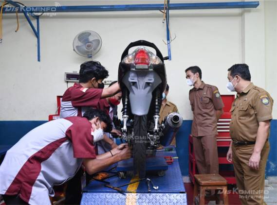 Tahun 2022 Disnaker Indramayu Kembali Gelar Pelatihan CuplikCom-Tahun-2022-Disnaker-Indramayu-Kembali-Gelar-Pelatihan-22032022193141-IMG-20220322-WA0008.jpg