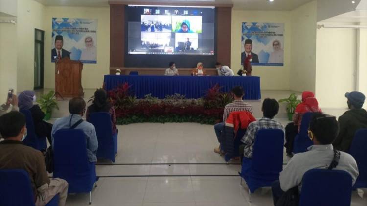 CuplikCom-Tekan-Biaya-Produksi,-KKP-Latih-Pembudidaya-Cianjur-Buat-Pakan-Ikan-Berbahan-Baku-Lokal-04042021190324-20210404_185601.jpg