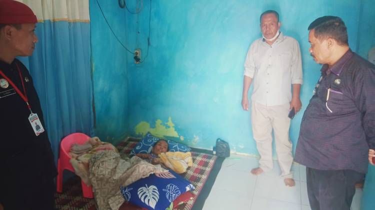 Tim Dokmaru dan Camat Lohbener Gercep Bantu Warga Desa Pamayahan CuplikCom-Tim-Dokmaru-dan-Camat-Lohbener-Gercep-Bantu-Warga-Desa-Pamayahan-27082024162300-IMG_20240827_161955.jpg