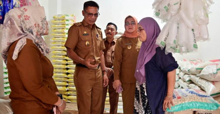 CuplikCom-Tim-Gabungan-TPID-Turun-ke-Lapangan-Lakukan-Monitoring-Harga-Beras-Premium-di-Pasar-Inpres-Kalianda-19082025133024-IMG_20250819_131418.jpg