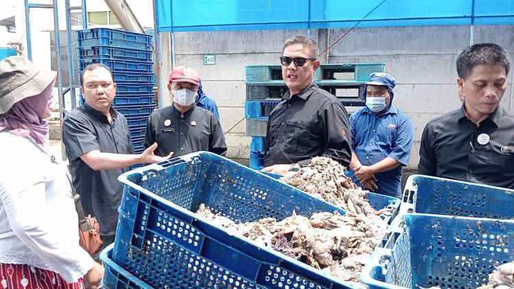 CuplikCom-Tim-Gabungan-Tutup-Sementara-Operasional-Pabrik-Tepung-Ikan-di-Kecamatan-Kandanghaur-09012024173858-IMG-20240109-WA0035.jpg