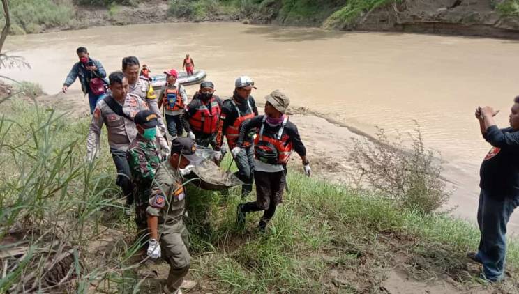 CuplikCom-Tim-SAR-Gabungan-Temukan-Korban-Hanyut-Warga-Desa-Balareja,-Meninggal-Dunia-02032023192815-IMG-20230302-WA0014.jpg