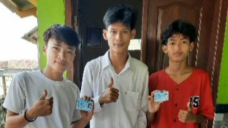 Tingkatkan Layanan, Pemcam Kandanghaur Bikin Program Penghantaran KTP Secara Gratis CuplikCom-Tingkatkan-Layanan,-Pemcam-Kandanghaur-Bikin-Program-Penghantaran-KTP-Secara-Gratis-14062023191158-IMG-20230614-WA0071.jpg
