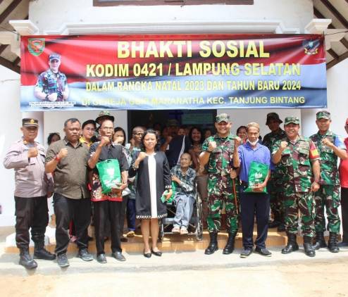 Tingkatkan Toleransi Beragama, Kodim 0421/LS Gelar Bhakti Sosial di Gereja Desa Sabah Balau CuplikCom-Tingkatkan-Toleransi-Beragama,-Kodim-0421LS-Gelar-Bhakti-Sosial-di-Gereja-Desa-Sabah-Balau-23122023131912-IMG-20231223-WA0034.jpg