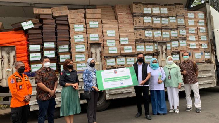 CuplikCom-Tokopedia-BenihBaikcom-Salurkan-Donasi-Perlengkapan-Isoman-Pasien-COVID-19-di-Kota-Bogor-03082021174018-20210803_173456.jpg