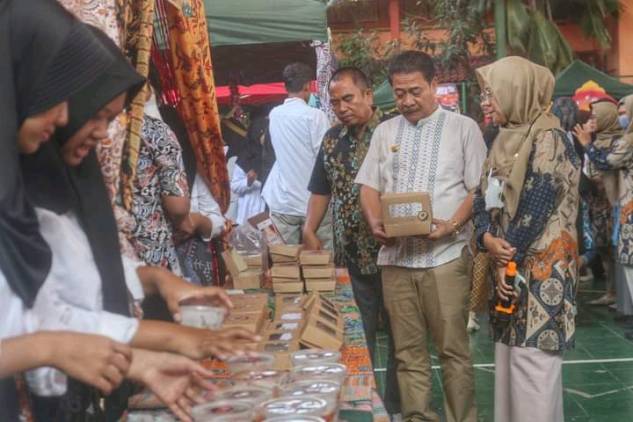 CuplikCom-Tumbuh-Kembangkan-Siswa-Jadi-Kreatif,-SMAN-1-Sindang-Gelar-Panen-Karya-22092023185504-1695383609774.jpg