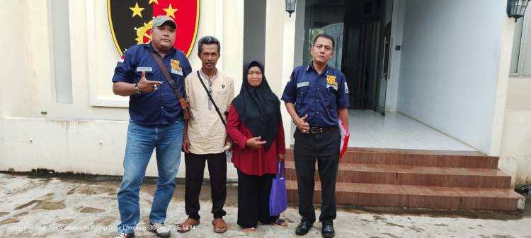 CuplikCom-Turiyem-Istri-Supriono-di-Periksa-Oleh-Penyidik-Unit-Tipidter-Sat-Reskrim-Polres-Tanggamus-01072025083224-IMG-20250701-WA0010.jpg