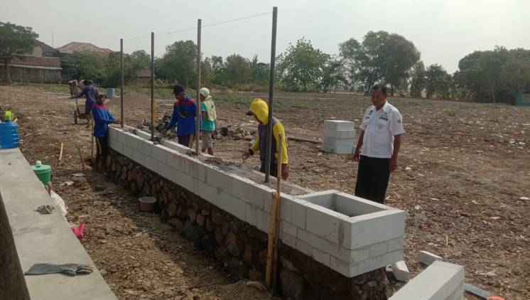 CuplikCom-Ubah-Lahan-Non-Produktif,-Kuwu-Gabuskulon-Bangun-Alun-Alun-Ki-Bagus-Sawo-11102023192403-IMG-20231011-WA0079.jpg