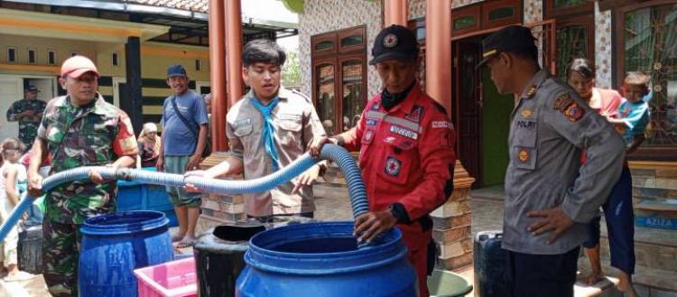 CuplikCom-VRI,-HIMPALA,-ERT-Bagi-Air-Bersih-ke-Warga-Blok-Tegal-Ampes-Desa-Pringgacala-14092023202234-IMG-20230914-WA0026.jpg
