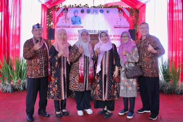 Verifikasi Akhir Program P2WKSS, Pemprov Jabar Hadir Turun ke Desa Kroya CuplikCom-Verifikasi-Akhir-Program-P2WKSS,-Pemprov-Jabar-Hadir-Turun-ke-Desa-Kroya-07122022105425-1670385377000.jpg