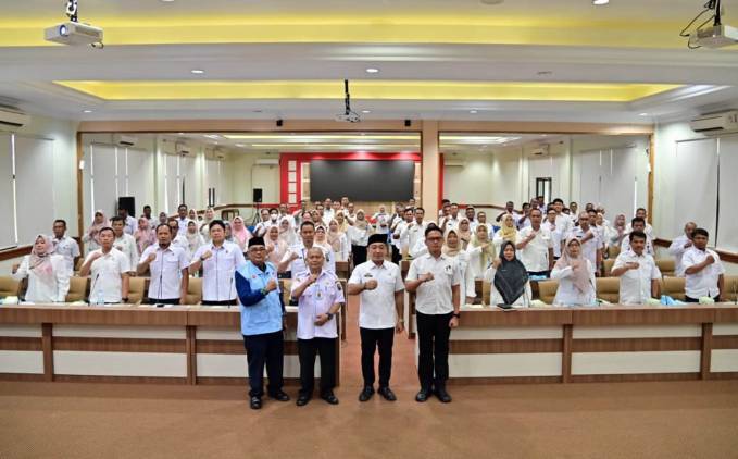 Wabup Syaiful Anwar Dorong ASN Wujudkan Pelayanan Publik Bebas Gratifikasi dan Pungli CuplikCom-Wabup-Syaiful-Anwar-Dorong-ASN-Wujudkan-Pelayanan-Publik-Bebas-Gratifikasi-dan-Pungli-29102025183213-IMG-20251029-WA0020.jpg