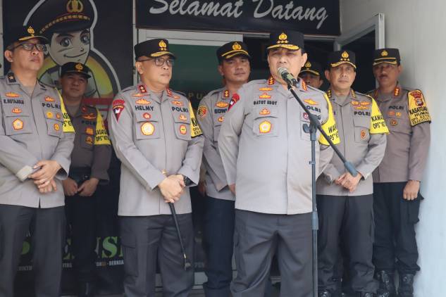 CuplikCom-Wakapolri-Cek-Langsung-Perkembangan-Situasi-Arus-Mudik-2023-Dipelabuhan-Bakauheni-19042023152906-IMG-20230419-WA0087.jpg