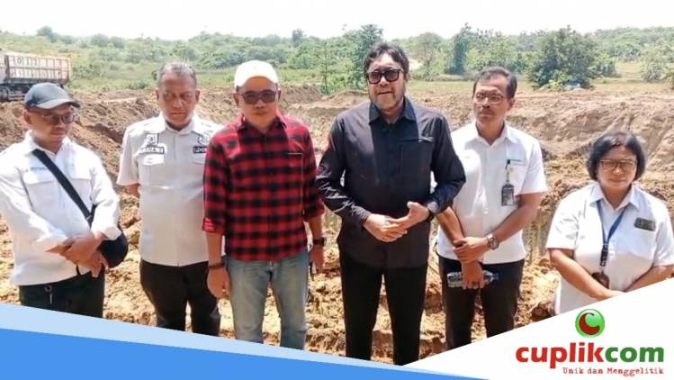 Wakil Ketua DPRD Jabar Sidak Galian C Ilegal di Gantar Indramayu CuplikCom-Wakil-Ketua-DPRD-Jabar-Sidak-Galian-C-Ilegal-di-Gantar-Indramayu-18112025105245-Ono_Surono_Sidak_di_Galian_C_Gantar.jpg