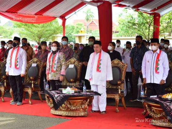 Wantimpres Habib Luthfi Safari Kebhinekaan di Indramayu, Minta Maknai Lagu Indonesia Raya CuplikCom-Wantimpres-Habib-Luthfi-Safari-Kebhinekaan-di-Indramayu,-Minta-Maknai-Lagu-Indonesia-Raya-10032022190659-IMG-20220310-WA0033.jpg