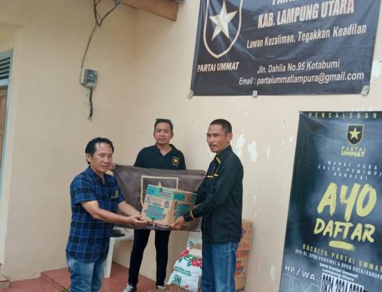 Warga Senang DPD Partai Ummat Lampung Utara Peduli Korban Banjir di Kotabumi CuplikCom-Warga-Senang-DPD-Partai-Ummat-Lampung-Utara-Peduli-Korban-Banjir-di-Kotabumi-12032023184612-IMG-20230311-WA0083_1.jpg