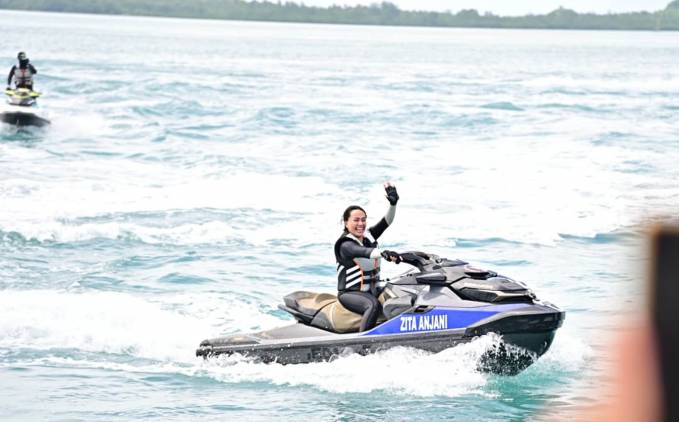 CuplikCom-Zita-Anjani-Pimpin-Aksi-Jetski-Perdana-Merak–Bakauheni-Sambut-Lamsel-Fest-2025-14112025120735-IMG-20251114-WA0019.jpg
