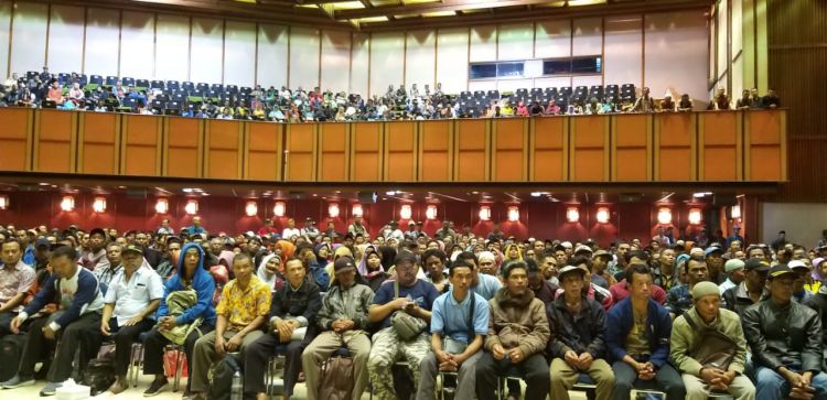 Ribuan Petani Geruduk KLHK CuplikCom01082019201100-IMG-20190801-WA0051.jpg