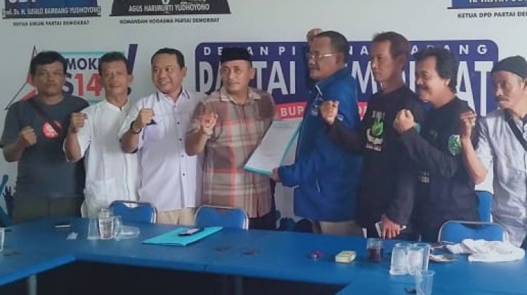 Bangun Koalisi, Eddy Masyhudi Resmi Daftar Penjaringan di Partai Demokrat CuplikCom05022020191457-eewttt0-02-05_at_19.11.21.jpg