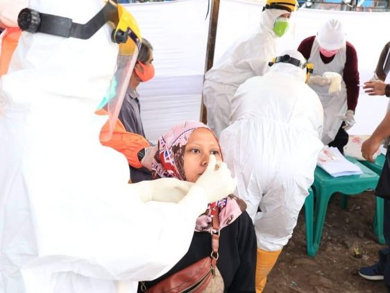 156 Pengunjung Pasar Karangampel di Swab Masal CuplikCom06062020205044-FB_IMG_1591451170552.jpg