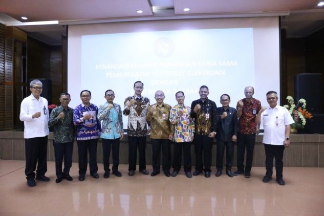 Dukung Sistem Pemerintahan Berbasis Elektronik, Pemkab Indramayu-BSSN RI Teken Kerjasama CuplikCom11072019131424-IMG-20190711-WA0001.jpg