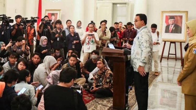 Meski Rutin Tampil Di Media, Elektabilitas Anies Turun Ditengah Covid-19 CuplikCom12072020185519-IMG-20200712-WA0065.jpg