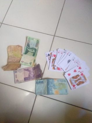 Asyik Main Judi Remi, Empat Warga Anjatan Diciduk Polisi CuplikCom18032020092237-IMG-20200317-WA0053.jpg