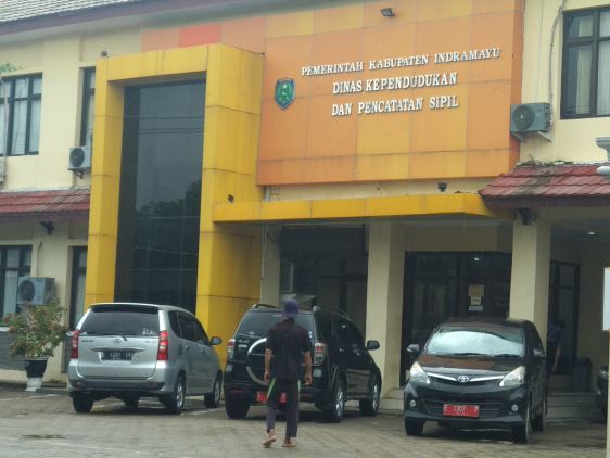 Di Indramayu Bikin KTP Lewat Calo Ditarif Rp170 Ribu Jadi Cepat, Ngurus Sendiri Lama CuplikCom20022020163830-IMG_20200220_163723.jpg