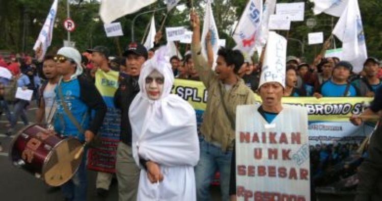 CuplikCom22112017091644-Upah_Murah.jpg