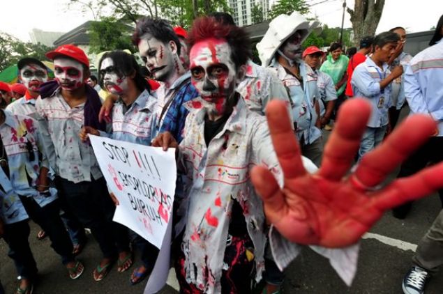 CuplikCom23102017100030-Zombie_Buruh_Demo_Pertamina.jpg