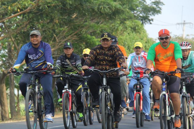 Jum'at Sehat, Supendi Gowes Sepeda Bersama ASN Tingkatkan Keakraban CuplikCom24082018155847-IMG-20180824-WA0002.jpg