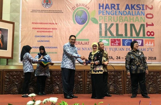 Bupati Indramayu Raih Penghargaan dari Kementerian Lingkungan Hidup dan Kehutanan CuplikCom24102018163001-IMG_20181024_162755.jpg